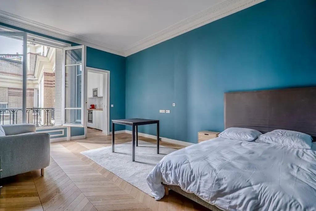 Goodguest- Luxe Trocadero Tour Eiffel 4pax *